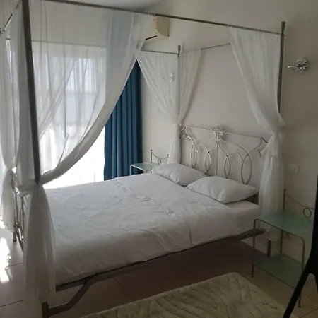 Stegeo Tudor's Mamaia
